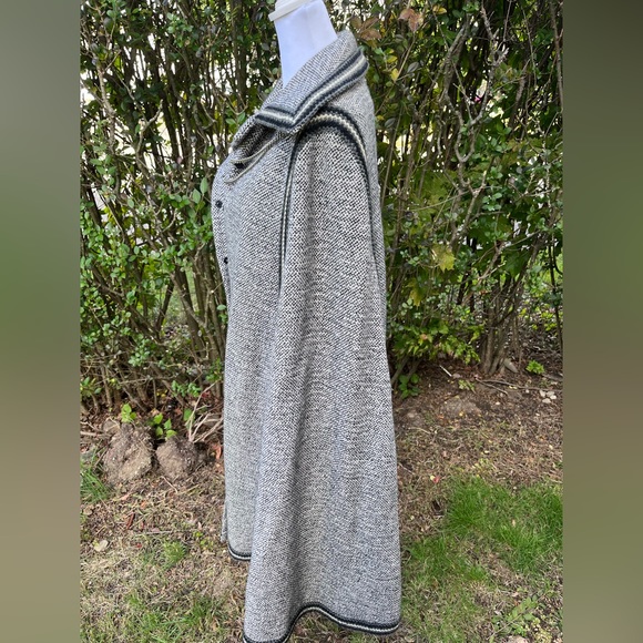 Vintage Bass New York Wool Cape - Picture 13 of 17